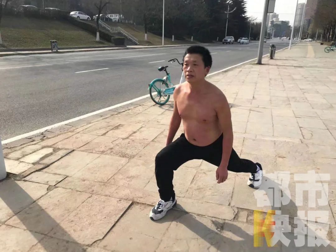 DƬ